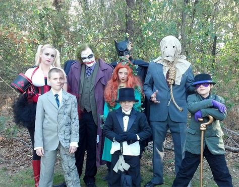 My Family's Batman Themed Halloween Costumes Turtle Diy, Group Costume Ideas, Family Themed Halloween Costumes, Joker Halloween, Themed Halloween Costumes, Batman Theme, Joker Harley, Batman Costumes, Family Projects