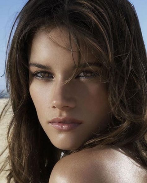 BLOODY HECK ERIN!!!!! SHES CANADIAN TOO =O from stick it.........June 16 – b. Missy Peregrym, Canadian actress Missy Peregrym, Rookie Blue, Celebrity Faces, Canadian Actresses, Pure Beauty, Woman Crush, Beauty Face, Pretty Face, Woman Face