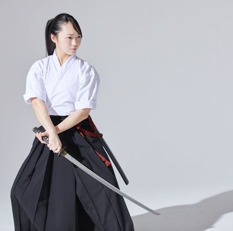 Martial Arts Women, Martial Arts Workout, Figure Poses, Japan Girl, Aikido, Body Poses, Action Poses, Art Poses, Drawing Reference Poses