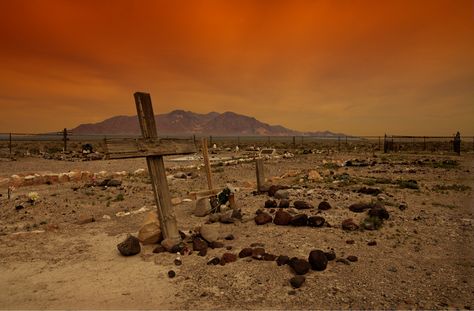 Desert Horror Aesthetic, Desert Wasteland Aesthetic, Western Graveyard, Desert Cemetery, Courier Six Aesthetic, Desert Graveyard, Wasteland Aesthetic, Desert Wasteland, Fallout New Vegas