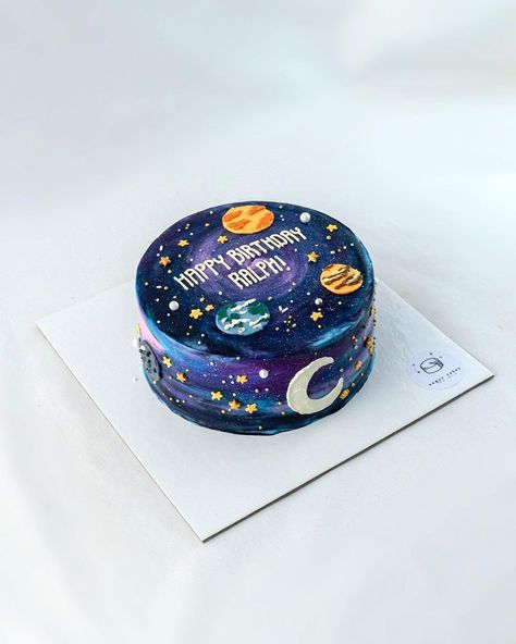 Space Birthday Cake, Solar System Cake, Pluto Planet, Planet Cake, Minimalist Cakes, Space Birthday, Kue Ulang Tahun, Cute Desserts, Space Theme