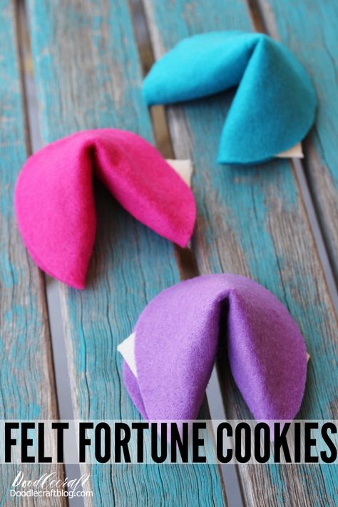 Fortune Cookies Diy, News Years Crafts For Kids, Market Day Ideas, Cookie Craft, Chinese New Year Crafts, Fortune Cookies, New Year's Crafts, Valentines Mugs, Felt Food