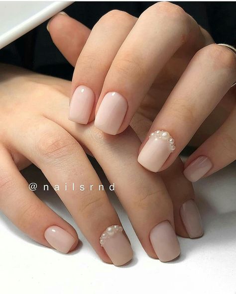 Nails Summer 2022, 2022 Summer Nails, Summer Nails Inspiration, Inspiration Nails, Natural Nail Designs, Dots Nails, Pearl Nails, Short Nail, Bride Nails