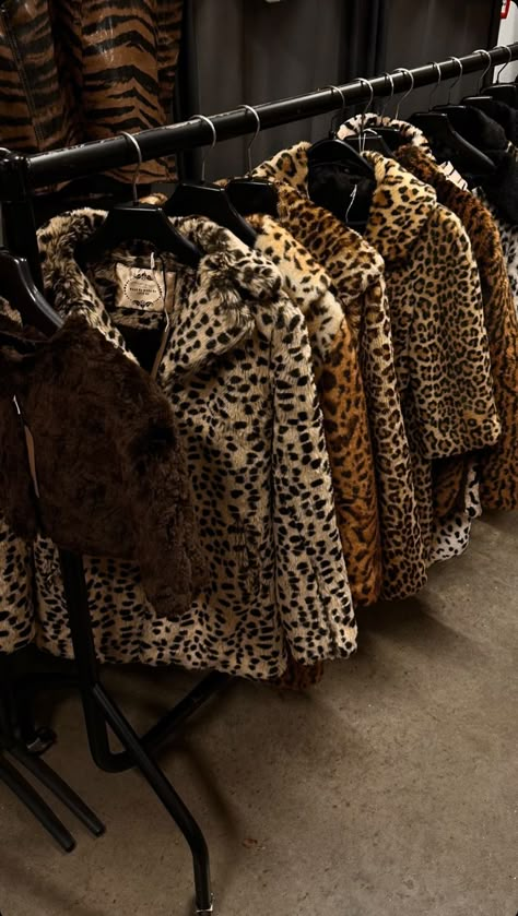 Streetwear Closet, Cheetah Style, Moodboard Fashion, Faux Fur Coats, Luxe Style, Brown Aesthetic, Winter Aesthetic, Fur Coats, New Classic