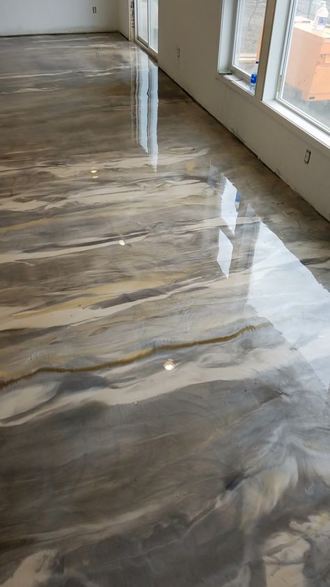 Concrete Floors Diy, Painting Basement Floors, Concrete Basement Floors, Epoxy Floor Designs, Houses Decor, Garage Epoxy, Resin Floor, Metallic Epoxy Floor, Epoxy Floors