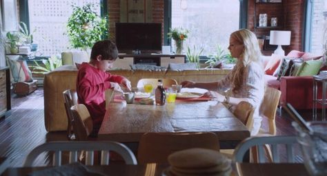 Henry and Emma having breakfast after losing their memory Emma And Henry, Have A Magical Day, Hollywood Couples, Emma Swan, New York Apartment, Best Tv Shows, Ping Pong Table, Going Home, After Dark