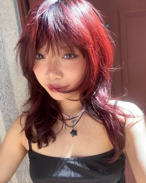 Layered Hair Bangs Medium, Red Hair Cuts Medium, Red Hair Face Claim, Wednesday Haircut, Layers Red Hair, Layered Red Hair, Red Hair Inspo, Hair Inspiration Short, Hairstyles For Layered Hair