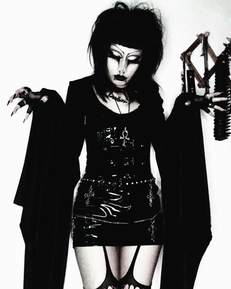 Goth Hairstyle, Trad Goth Outfits, Outfits Goth, Goth Outfit Inspo, Chica Punk, Traditional Goth, Goth Fits, Goth Outfit, Trad Goth