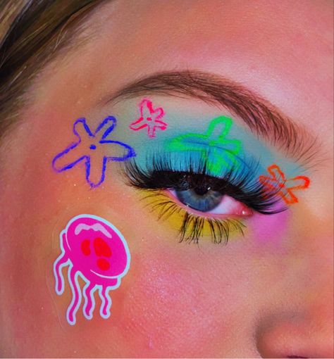 Spongebob Themed Makeup, Easy But Cool Makeup Looks, Cartoon Characters Makeup, Makeup Ideas Crazy Creative, Sponge Bob Makeup, Colorful Creative Makeup, Buzz Light Year Makeup, Spongebob Eye Makeup, Spongebob Makeup Ideas