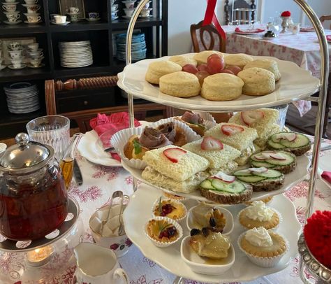 12 Best Tea Rooms in Florida Tea Lounge Interior, Tea Room Ideas, Tea Room Aesthetic, Tea Room Interior, English Tea Room, Tea Parlor, English Project, Tea Lounge, Tea Riffic