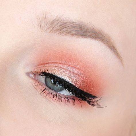 Winged Liner Makeup, Summer Wedding Makeup, Halo Eyeshadow, Intense Makeup, Liner Makeup, Casual Makeup, Wedding Makeup Looks, Winged Liner, Make Up Looks