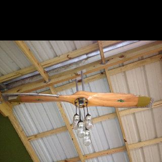 A wooden airplane prop and mason jars made into a lighting fixture. I need to make this for my pilot! Aviation Room Decor, Airplane Prop, Airplane Propeller Decor, Propeller Decor, Airplane Room Decor, Hangar House, Aviation Room, Hangar Home, Airplane Room