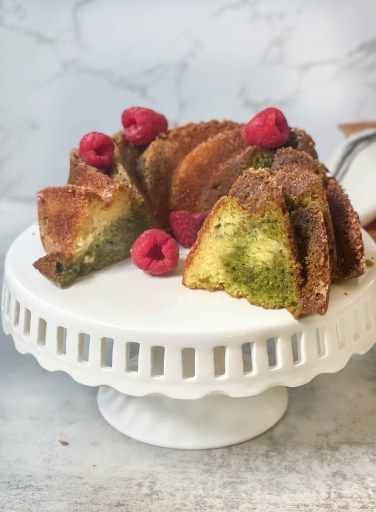 An elegant and simple marbled vanilla bundt cake that tastes just like a matcha latte in cake form! Vanilla Bundt Cake, Cake Marble, Cake Form, Matcha Cake, Batter Bowl, Matcha Bowl, Pastry Brushes, Round Cake Pans, Matcha Latte