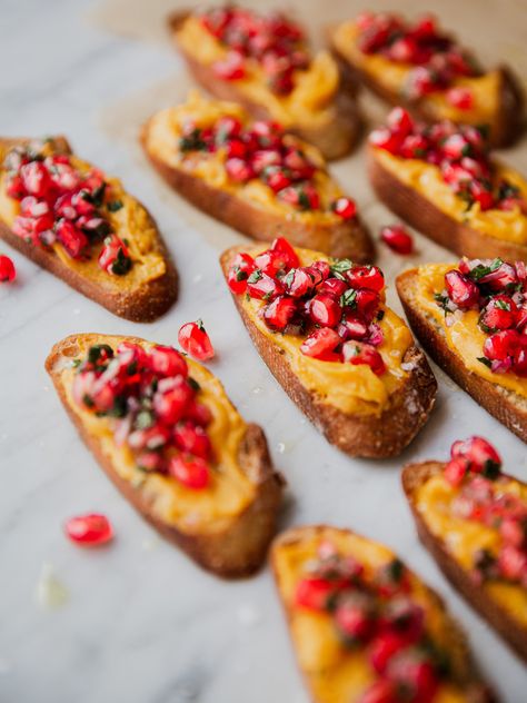 BUTTERNUT SQUASH CROSTINI WITH POMEGRANATE SALSA – LOGAN PETIT LOT Pomegranate Appetizer, Fall Happy Hour, Squash Crostini, Butternut Squash Pomegranate, Mint Salsa, Pomegranate Salsa, Butternut Squash Puree, Squash Puree, Baguette Bread