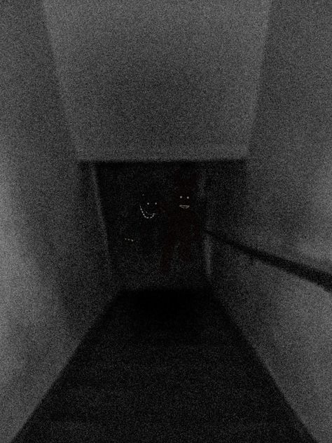 Scary Photos Creepy Pictures, Very Scary Photos, Scary Picture, Scary Photos, Creepy Photos, Creepy Drawings, Creepy Images, Horror Pictures, Animatronic Fnaf