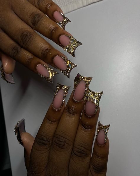 She a trophy😏✨ . . . Dm to book!💖 @nailed.byjennie #longnails #goldnails #blingnails #frenchnails #nailsofinstagram #nailsoftheday #fresnonails #fresnonailtech #explorepage Curve Nails Acrylic, Gold Duck Nails, Xxxl Nails, Teeth Nails, Gold French Tip, Curved Nails, Duck Nails, Really Cute Nails, Diy Birthday Decorations