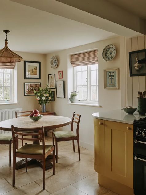 Cozy Old House Interior, Small Kitchen With Dining Area, Century Farmhouse, House Vibes, Charming Cottage, Pink Living Room, Cottage Life, Hacienda Style, Farmhouse Interior