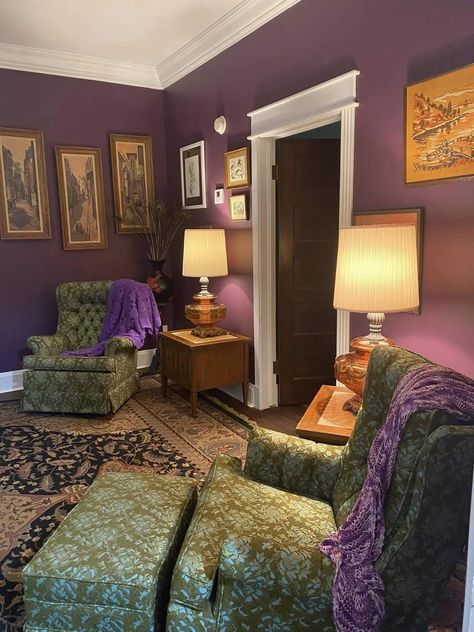 Dark Purple Living Room Walls, Green Purple Living Room, Dark Purple Living Room, Maximalist Rooms, Maximalist Room Decor, Purple Couch, Purple Living Room, Green Couch, Purple Walls