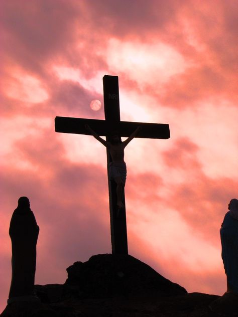 A Journey to a great place of spirituality - Kurisumala in Kerala (India), which means mountain of the cross. This way, marks symbolically all the stops Christ made while carrying the Cross. This is a pilgrim center for Christians in Kerala. Many gather there during the Easter week to follow the way of the cross. Sculptures dot the way. At the top of the Kurisumala, there is a shrine with sculptures of Jesus Christ. Cross On A Mountain, Shadow Dancing, Haiku Poetry, Easter Week, Cross Wallpaper, Healthy Supper Recipes, Kerala India, Merry Christmas To All, Fashion Boho