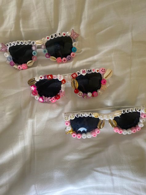 Beads On Sunglasses Diy, Decorate Glasses Eye, Decorating Glasses With Beads, Beaded Glasses Vsco, Beads On Glasses, Beaded Glasses Ideas, Glasses With Beads On Them, Bead Glasses Diy, Sunglasses Decoration Diy