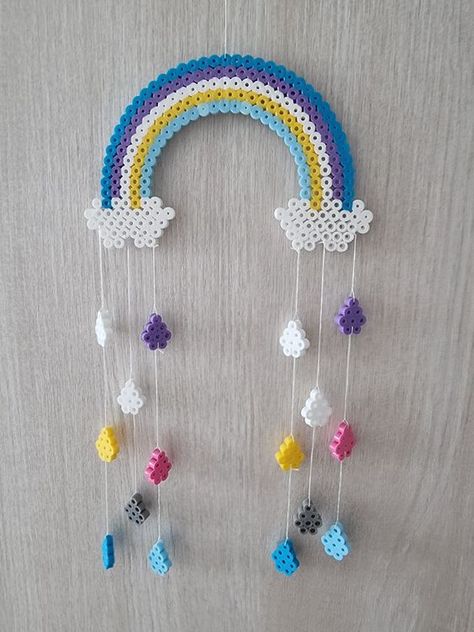 Boho Perler Beads, Hama Bead Crafts, Perler Bead Mobile, Fuse Bead Crafts, Easy Hama Bead Designs, Pearl Bead Patterns, Hamahelmet Ideas, Perler Bead Wall Art, Melted Beads Ideas