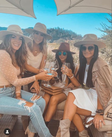 Cold Weather Wine Tasting Outfits, Winery Hat, Country Outfits Fall, Winery Outfit Spring, Wine Festival Outfit, Wine Country Outfit, Wine Tour Outfit, Napa Outfit, Teen Mom Chelsea