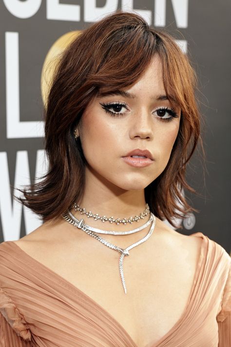 Jenna Ortega Red Carpet, Jenna Ortega Golden Globes, Jenna Ortega Style, Jenna Ortega Hair, Jenna Ortega Makeup, Red Carpet Necklace, Diamond Necklace Tiffany, Red Carpet Makeup, Tiffany And Co Jewelry