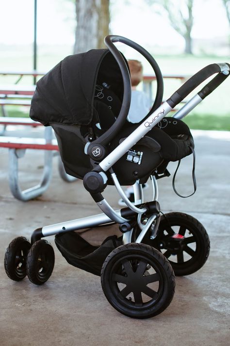 My stroller: The Quinny Buzz Xtra. I loved this all-terrain, versatile stroller with Riley and I can't wait to use our new quinny with the new baby :) Quinny Stroller, Best Lightweight Stroller, Cara Loren, Stroller Baby, Travel Systems For Baby, Baby Gadgets, Baby Prams, Baby Jogger, Baby Carriage