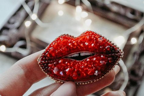 Hot red lips beaded brooch pin up mouth embroidered jewelry | Etsy Brooch Tutorial, Beaded Feather, Lip Jewelry, Feather Brooch, Embroidery Brooch, Face Brooch, Motifs Perler, Bead Embroidery Tutorial, Brooch Handmade