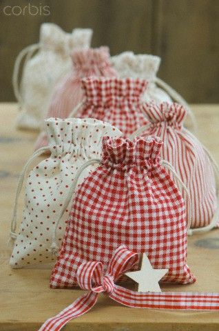 pochettes Red And White Gingham, Lavender Bags, Christmas Sewing, Fabric Gift Bags, Fabric Bags, Christmas Bags, Fabric Gifts, Sewing Bag, Diy Bag