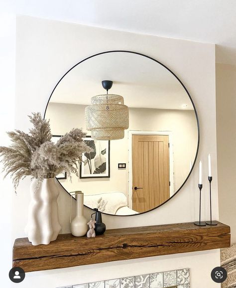 Dinning Room Mirror Ideas, Dinning Room Mirror, Round Mirror Living Room, Ideas Recibidor, Mirror Over Fireplace, Farmhouse Cozy, Mirror Decor Ideas, Round Mirror Decor, Living Room Ideas Farmhouse