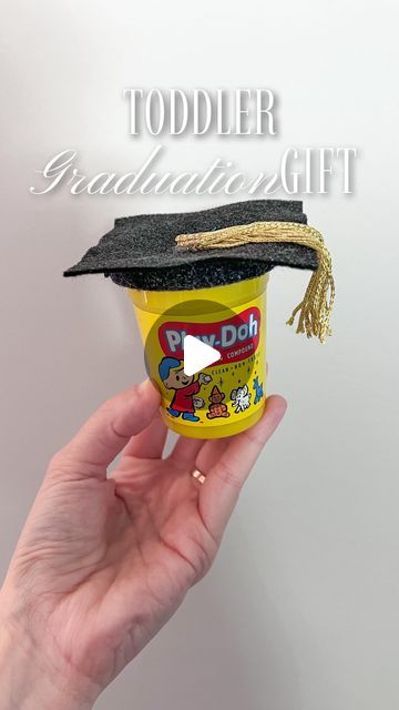 Kristen Racanati on Instagram: "Toddler Graduation Gift 👩‍🎓 🧑‍🎓 

What you need:
• play doh
• black felt
• gold fringe
• scissors
• hot glue gun

Everything linked in my LTK Shop and Amazon Storefront ✨ 
.
.
.
#toddler #toddlerlife #grad #graduation #gradgifts #kids #kindergarten #kindergartengraduation #kindergartengraduate #graduate #diy #playdohfun #playdoh #amazonfinds #toys #gifts #giftsforgrads #prekgrad #prekgraduation #prekgrad #teacher #teachersofinstagram #presschool #toddleractivities #hobbylobbyfinds #amazonfinds" Daycare Graduation Gifts, Graduation Gift For Preschoolers, Kindergarden Graduation Gifts Kids, Graduation Gift For Kindergarten, Daycare Graduation Ideas, Make Your Own Graduation Cap Preschool, Pre K Graduation Certificate, Kindergarten Graduation Gifts, Daycare Graduation