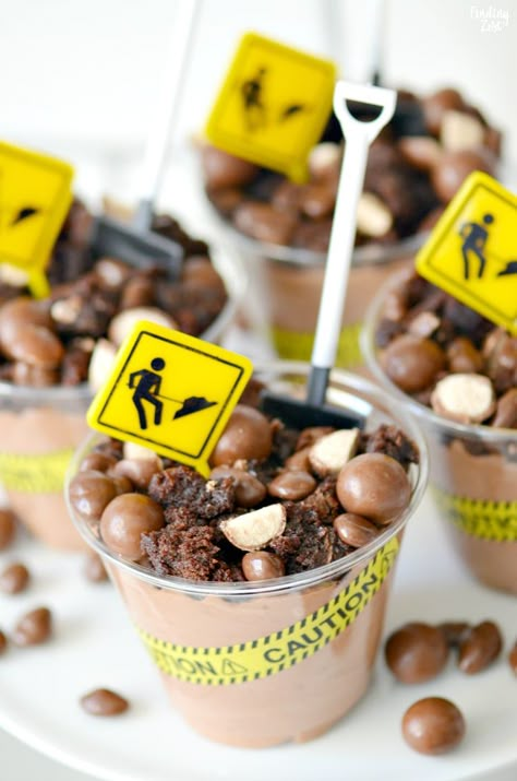 No chocolate lover can resist these construction birthday party cups that are sure to be a hit! Chocolate mousse is topped with brownies and chocolate candies to mimic dirt and rocks.  Caution tape, shovel spoons, and construction sign party picks really make these dessert cups stand out at your construction party! Construction Party Food, Construction Birthday Party Food, Construction Birthday Cake, Digger Birthday, 4de Verjaardag, Construction Theme Birthday Party, Unicorn Desserts, 2nd Birthday Party For Boys, Construction Theme Party