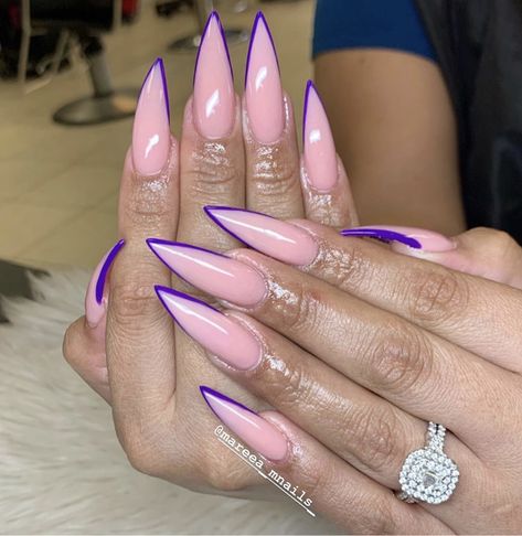 Purple Stiletto Nails, Stiletto Nails Short, Red Balayage, Lilac Nails, Pointy Nails, Purple Nail Designs, Pointed Nails, Stiletto Nails Designs, Nails Glitter