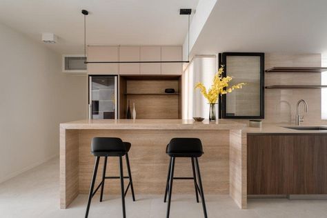 Step Inside a Vintage Minimalist Apartment in Hong Kong Beauty Of Earth, Minimalist Apartment, Bar Areas, Bedroom Layouts, Best Interior Design, Step Inside, Modern Retro, Dining Table Chairs, Two Bedroom