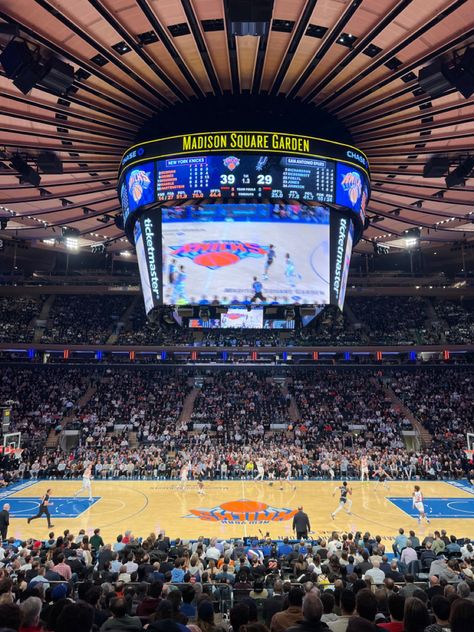 Knicks City Dancers, New York Knicks Aesthetic, Knicks Aesthetic, Knicks Wallpaper, Nyc Basketball, Basketball Lifestyle, Nba Pics, Slum Village, Knicks Game