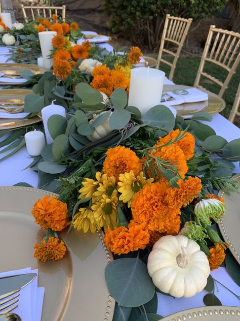 Mexican Theme Thanksgiving, Fall Mexican Decor, Marigold Table Centerpiece, Marigold Flower Centerpiece, Marigold Birthday Party, Day Of The Dead Centerpiece Ideas, Marigold Decoration, Dia De Los Muertos Centerpiece Ideas, Marigold Centerpiece