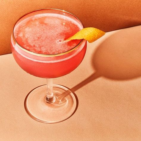 This simple spring cocktail calls for: Grapefruit. Lime. Campari. Tequila. That’s it. There’s no use easing into spring. It’s here now. Easy Spring Cocktails, Strawberry Banana Milkshake, Spicy Candy, Spring Cocktail, Best Summer Cocktails, Bon Appetite Recipes, Summer Drink Recipes, Banana Milkshake, Spring Cocktails