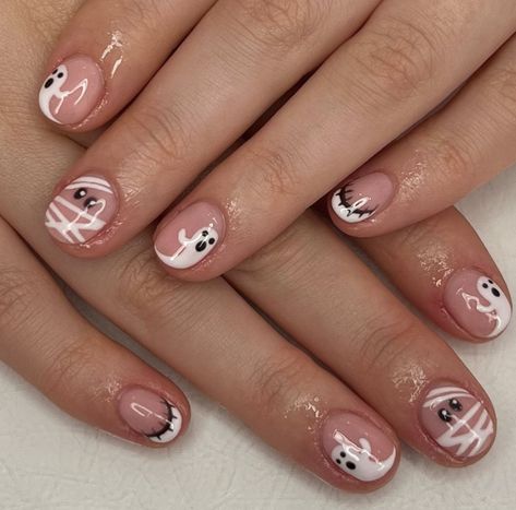 Short Nails Art Halloween, Halloween Manicure Ideas Short, Short Halloween Nail Inspos, Pink Ghost Nails Short, Halloween Nails 2022 Short, Short Holloween Nails 2021, Halloween Gel Nails Short, Short Halloween Nails Gel, Short Nail Designs Pumpkin