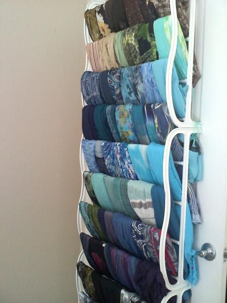 Hanger for Hijab organizing Old Closet Doors, Clothes Hanger Storage, Scarf Rack, Ideas For Organizing, Scarf Display, Scarf Storage, Scarf Organization, Trendy Scarves, Tie Rack