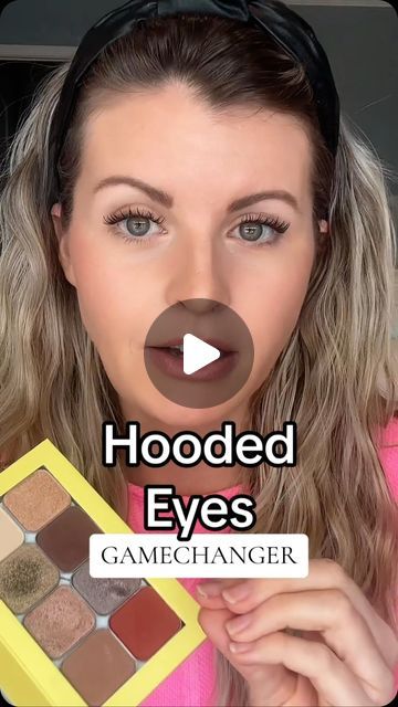 Chelsea Bare on Instagram: "Gotta love gravity right?! 🤪 Thankfully with a few adjustments, you can still wear and enjoy eyeshadow! #hoodedeyes #hoodedeyetutorial #hoodedeyetips #easyeyeshadow #eyeshadowtips #tutorial #makeup #easymakeup #seint #seinteyeshadow #beautytips #over30 #over40 #over50 #matureskin #matureskinmakeup" Eyeshadow For Hooded Eyelids, Makeup For Hooded Eyelids, Hooded Eyes Tutorial, Eye Makeup For Hooded Eyes, Eyeshadow Techniques, Eyeshadow For Hooded Eyes, Hooded Eye Makeup Tutorial, Red Hair Looks, Tess Gerritsen