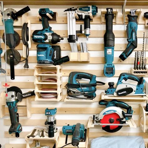 Arbejdsplads Garage, French Cleat Ideas, Cleat Storage, French Cleat Storage, Garage Workshop Ideas, French Cleats, Tool Wall, Garage Organisation, Garage Workshop Organization