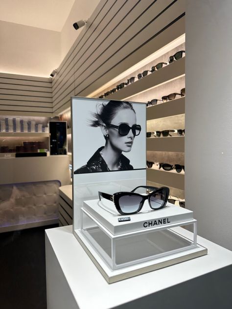 Eyewear Photography, Eyewear Store Design, Optometry Office, Eyewear Display, Sunglasses Display, Fashion Eye Glasses, Tradeshow Booth, Boutique Interior, High Walls