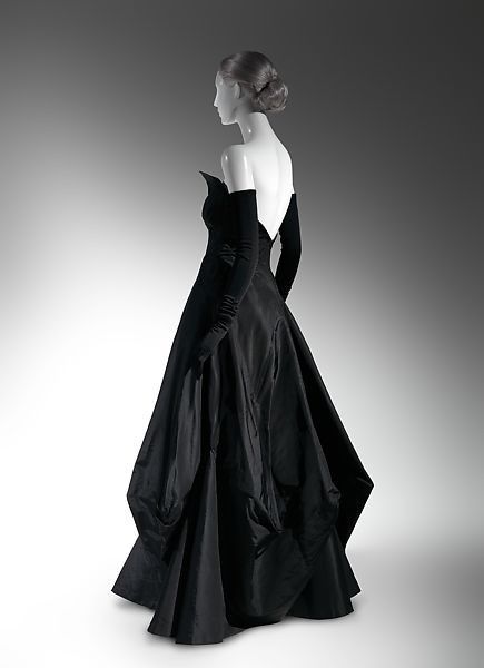 Umbrella Evening Dress Charles James (American, born Great Britain, 1906–1978) Date:1938 Culture:American Medium:silk Silk Evening Dress, Fashion 1940s, Charles James, Look Retro, Anna Wintour, Costume Institute, Retro Mode, Couture Designers, Costume Collection