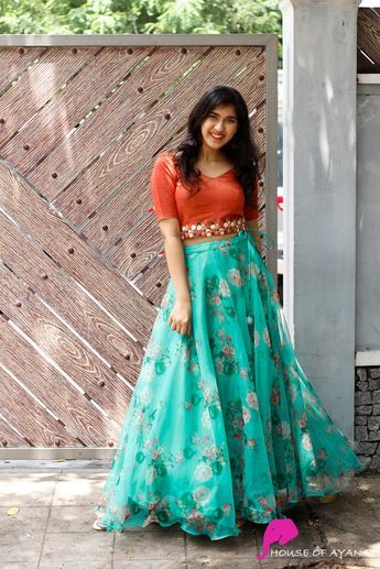 Victoria’s Secret Models, Model Off Duty Style, Party Wear Long Gowns, Long Skirt Top Designs, Potli Button, Gown Dress Party Wear, Frock Models, Valley House, Kashmir Valley