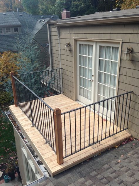 Champagne deck off a master bedroom.  A simple and practical design.  Enjoy a morning coffee on deck off your bedroom? Yes! The view from this deck 13 feet off ground is simply beautiful. Master Balcony Ideas, Bedroom Balcony Second Story, Bedroom Deck Ideas, Deck Off Bedroom, Upstairs Balcony Ideas, Balcony Addition, 2nd Floor Balcony, Bedroom Deck, Garage Extension