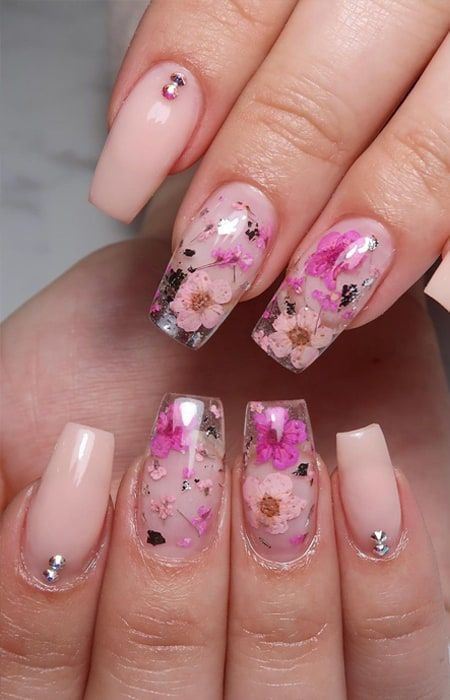 43+ Nails with Flowers Perfect For Spring Dried Flower Nail Art Designs, Nails With Flowers On Them, Dried Flowers Nails Design, Nails With Flowers Inside, Flower Encapsulated Nails, Dried Flower Nails Acrylics, Nails With Dried Flowers, Encapsulated Flower Nails, Encapsulated Nails Flowers