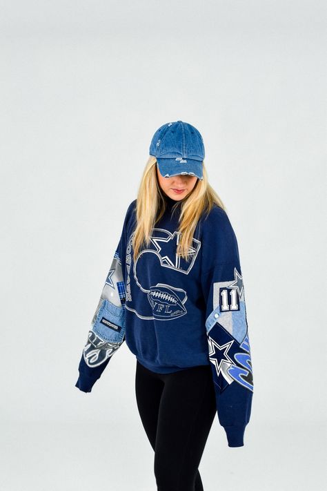 Vintage Nfl Sweatshirt, Diy Patchwork Sweatshirt, Cowboys Game Outfit, Upcycled Sportswear, Vintage Reworked Clothing, Game Day Fashion, Sweatshirt Inspiration, Vintage Cowboys, Reworked Sweatshirts