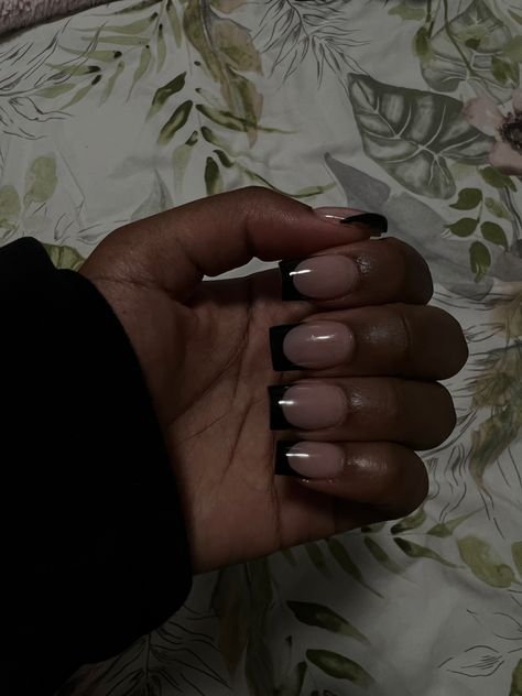 french tip nails with low exposure Black Nails Ideas On Black Women, Small Black Acrylic Nails, Gel Nails On Black Women, French Tips Nails Black, Black French Tip Black Women, Black Acrylic Nails Black Women, Short Nails Acrylic Black French Tips, Back To School Nails Acrylic Medium, Black French Tip Shorties