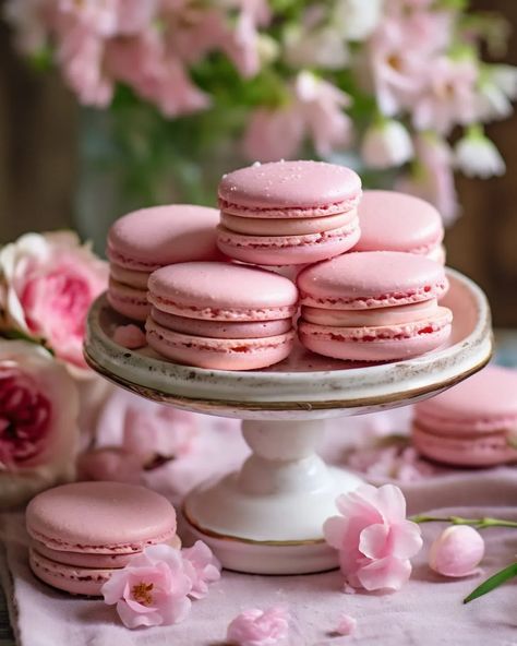 Pink macarons Pink Macarons, Pictures Of Food, Cookie Pictures, Princess Parties, Macaroon Recipes, Pink Foods, Dessert Cupcakes, Food Images, Aesthetic Pink